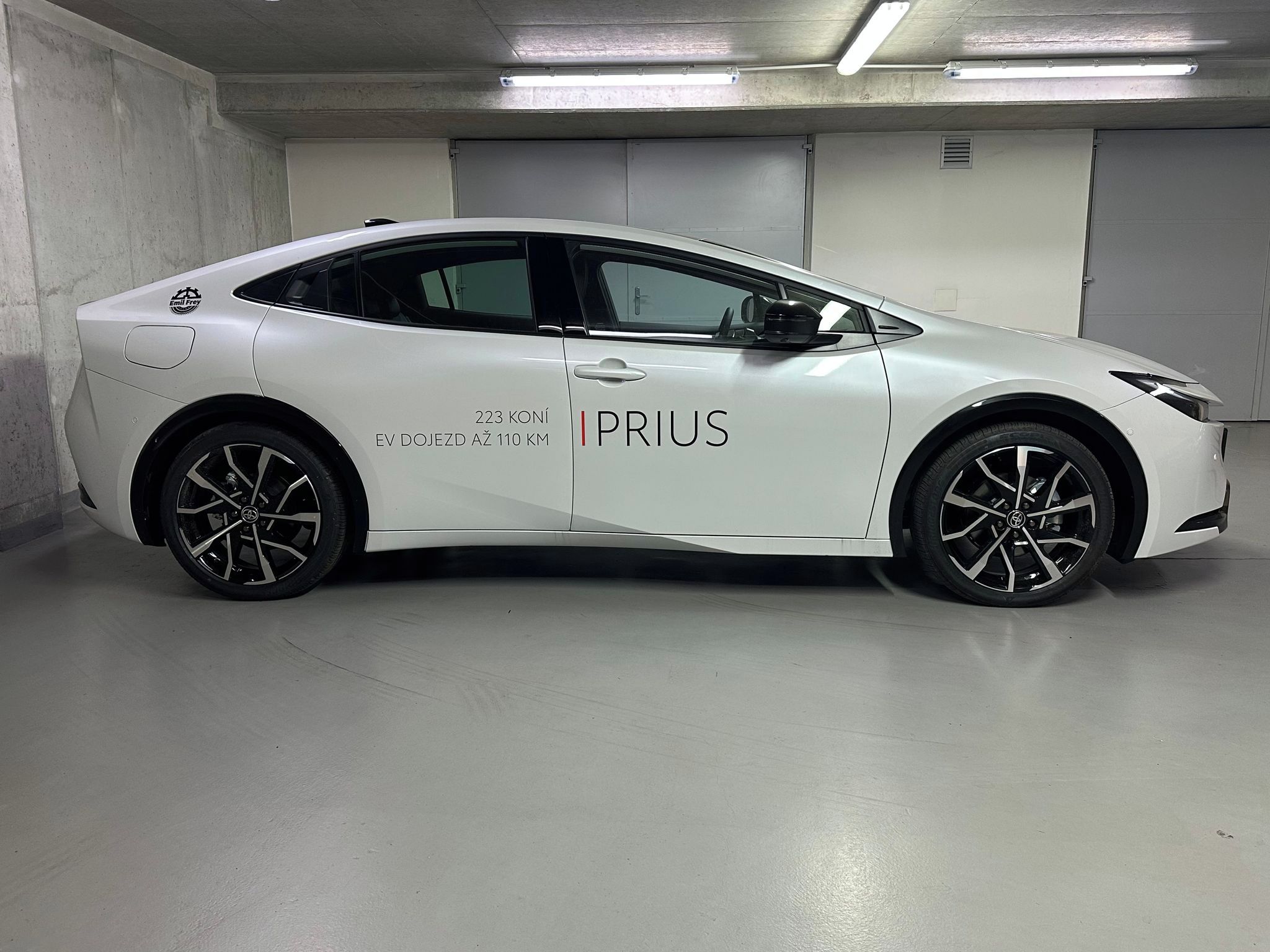 Toyota Prius, Executive Solar roof  Plug-in - fotka 4