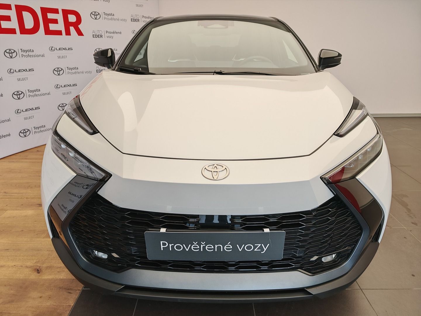 Toyota C-HR, 2.0 Hybrid 4x4 Executive - fotka 2