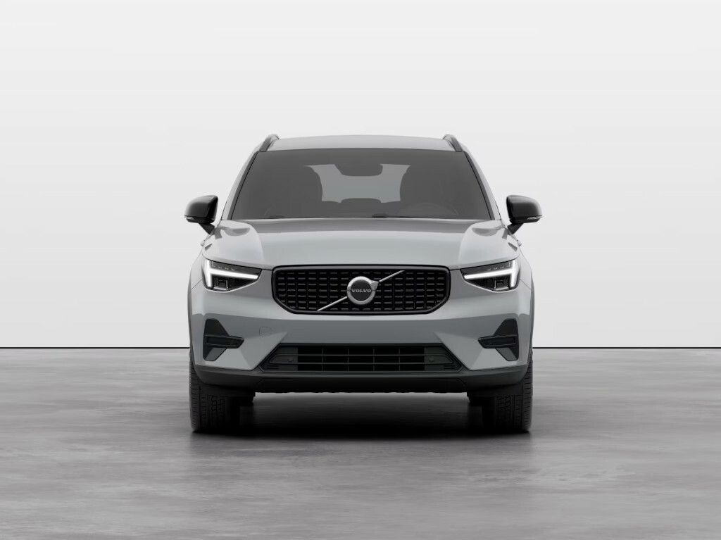 Volvo XC40, PLUS DARK B3 FWD 120kW - fotka 2