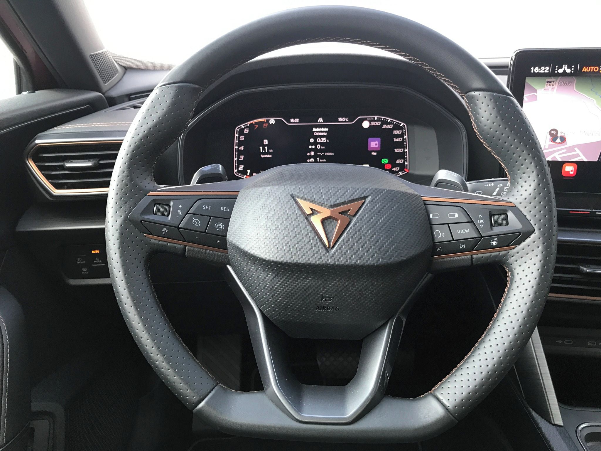Cupra Formentor, 1,5TSi 110kW 7DSG+NAVI+EL.5.DV - fotka 6