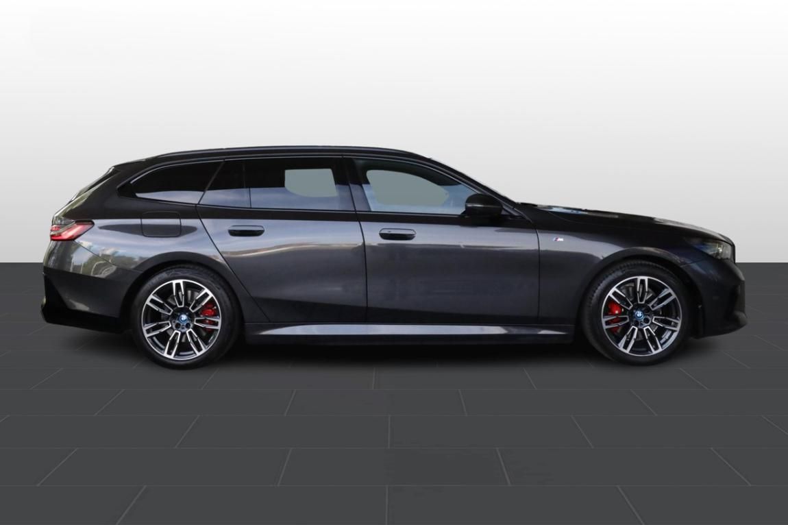 BMW Řada 5, 530e xDrive Touring - fotka 4