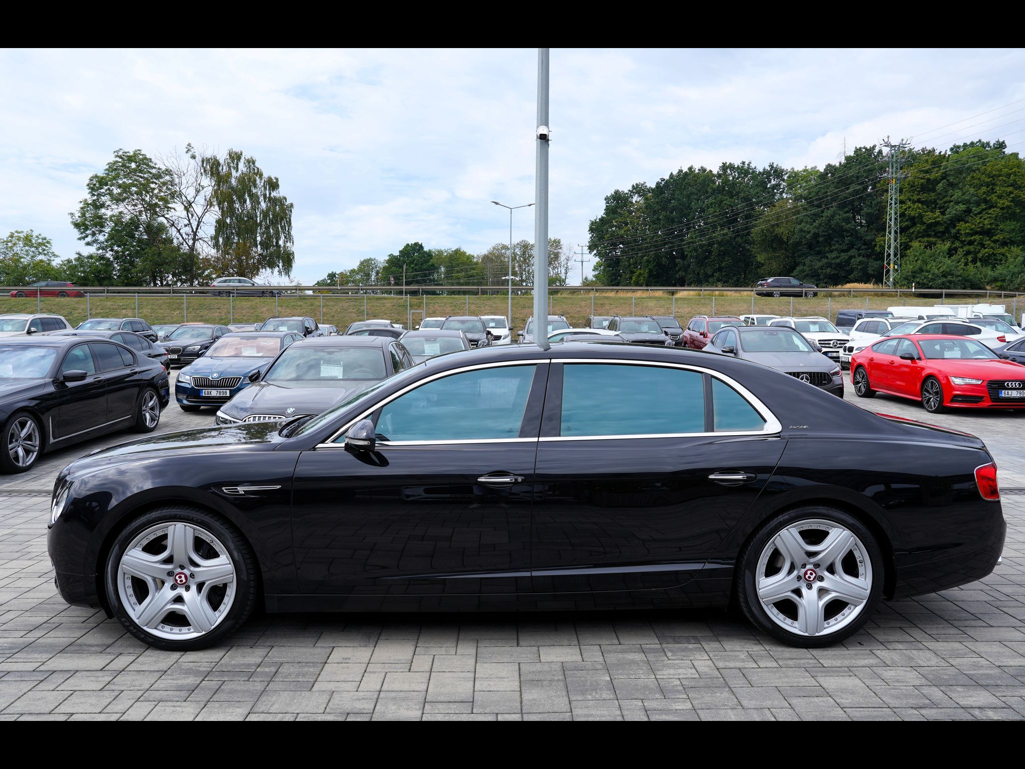 Bentley Continental Flying Spur, 6.0 W12  4x4/630 PS/21" Al - fotka 3
