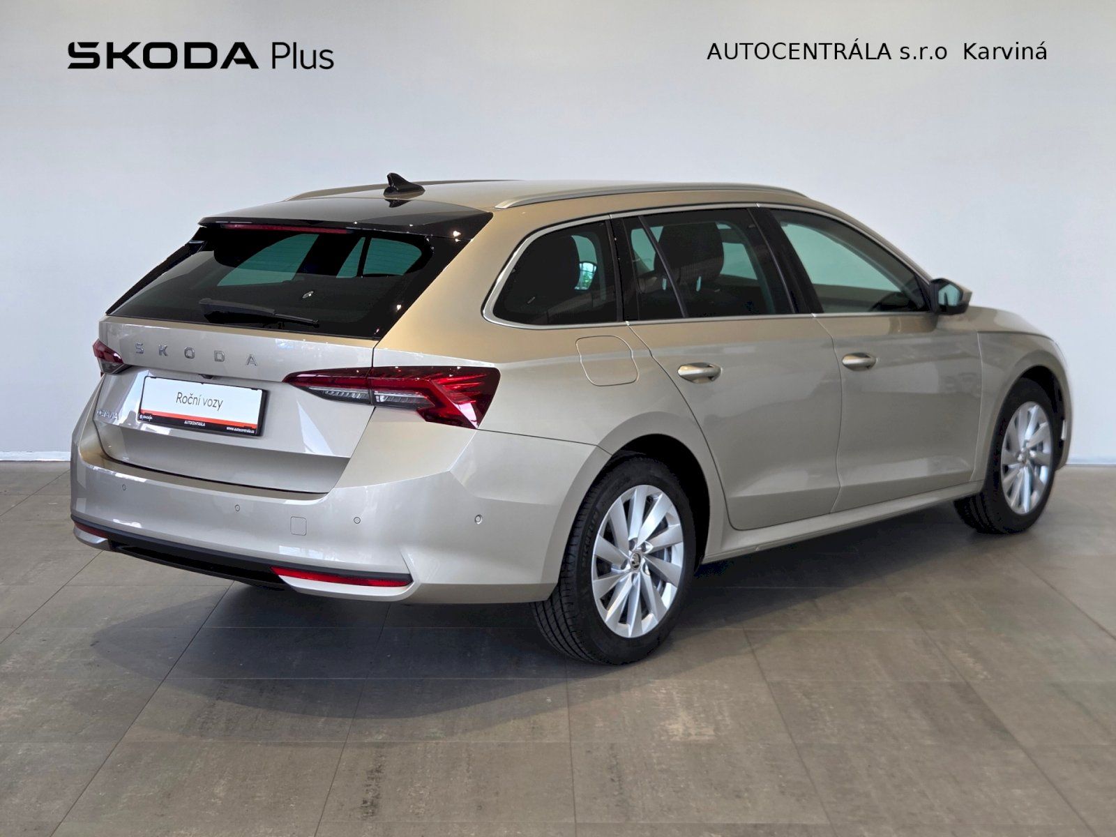 Škoda Octavia, COMBI TOP SELECTION 2,0 TDI 11 - fotka 2