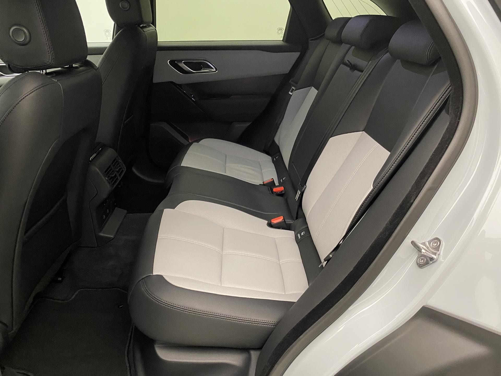 Land Rover Range Rover Velar, D300 DYNAMIC SE AUT AWD - fotka 5