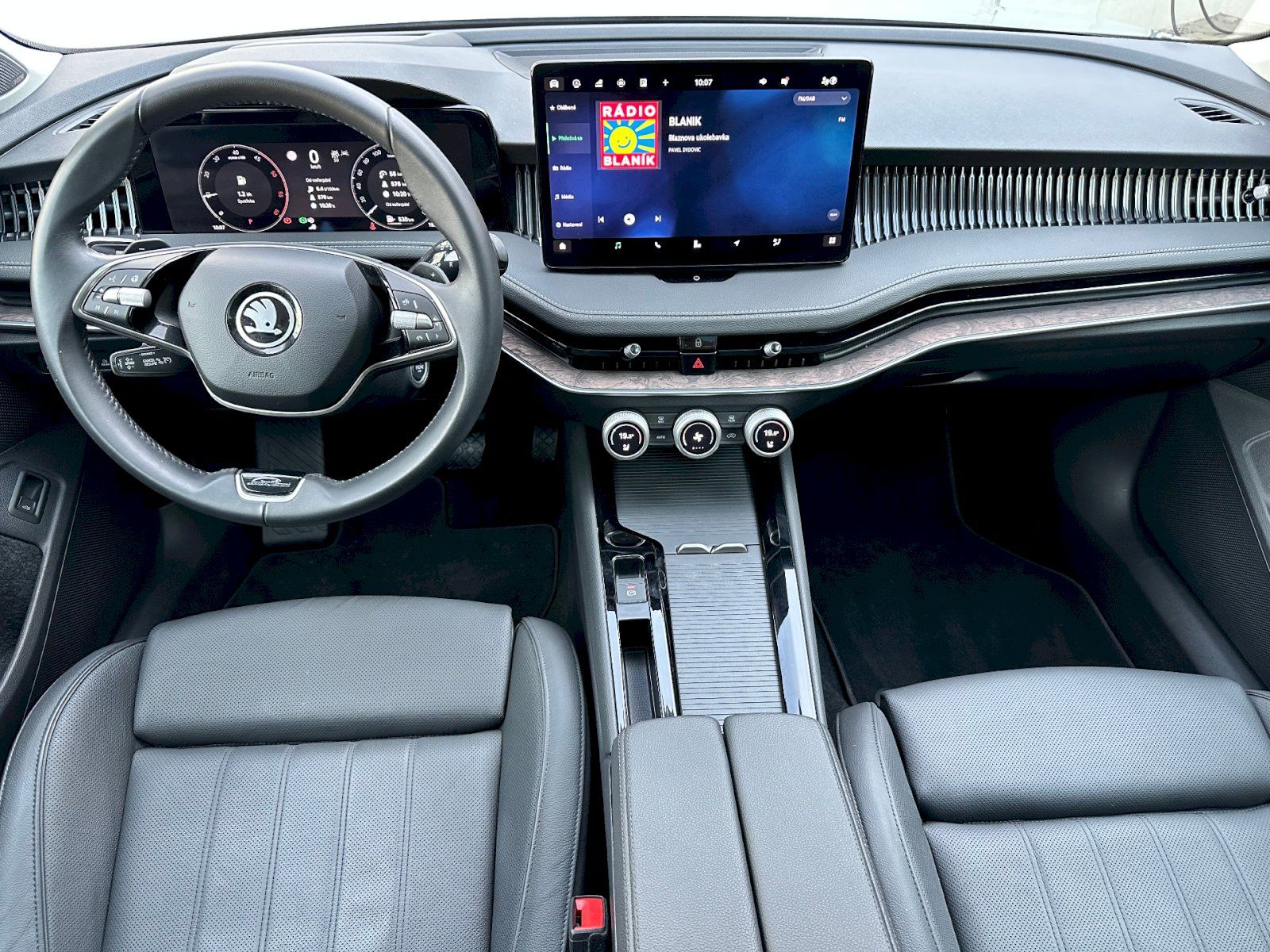 Škoda Superb, 2.0 TDI 110kW L&K Combi DSG - fotka 5