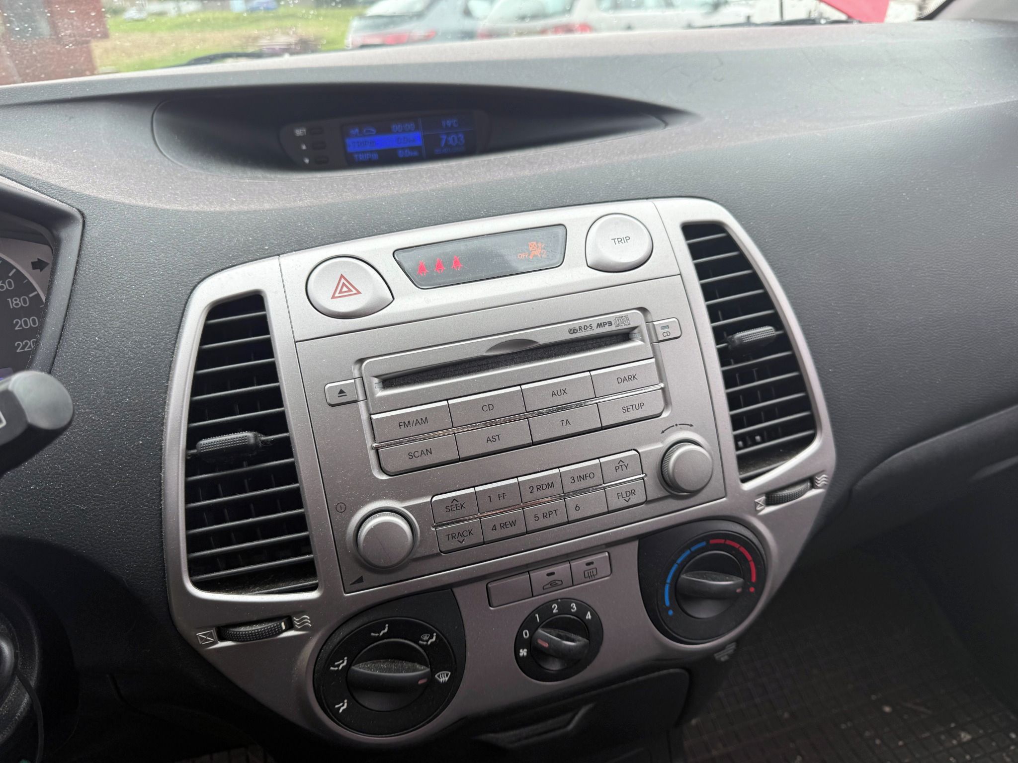 Hyundai i20, 1,2i 57 kw.05/2011..67758 km - fotka 6