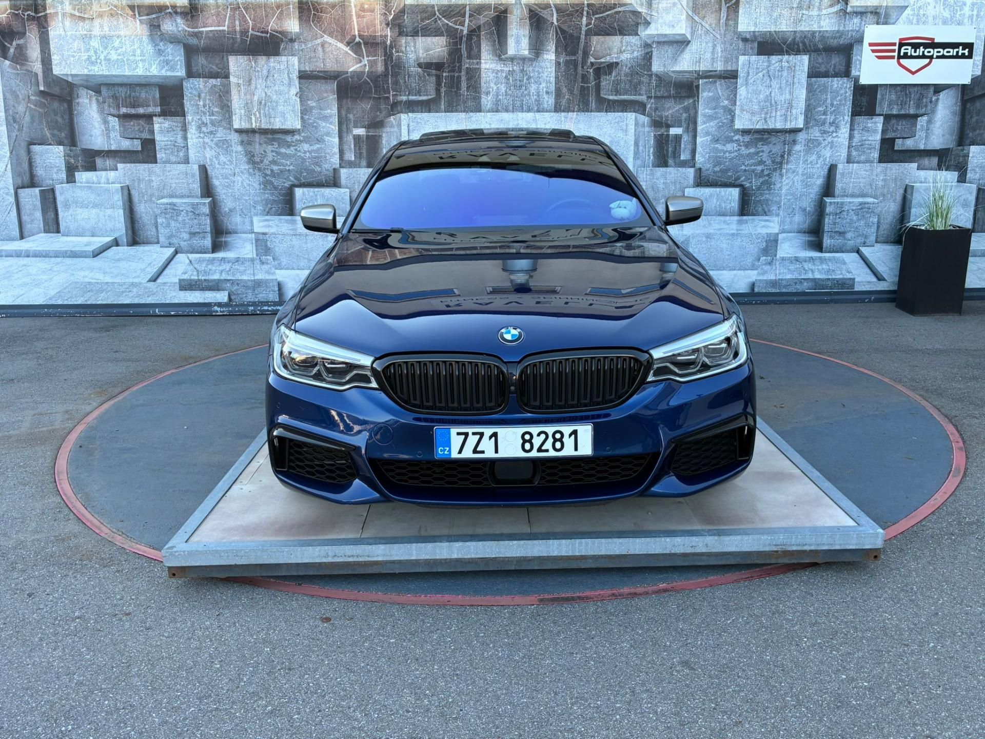 BMW Řada 5, M550i,xDrive,B&W,Webasto,Šíbr - fotka 2