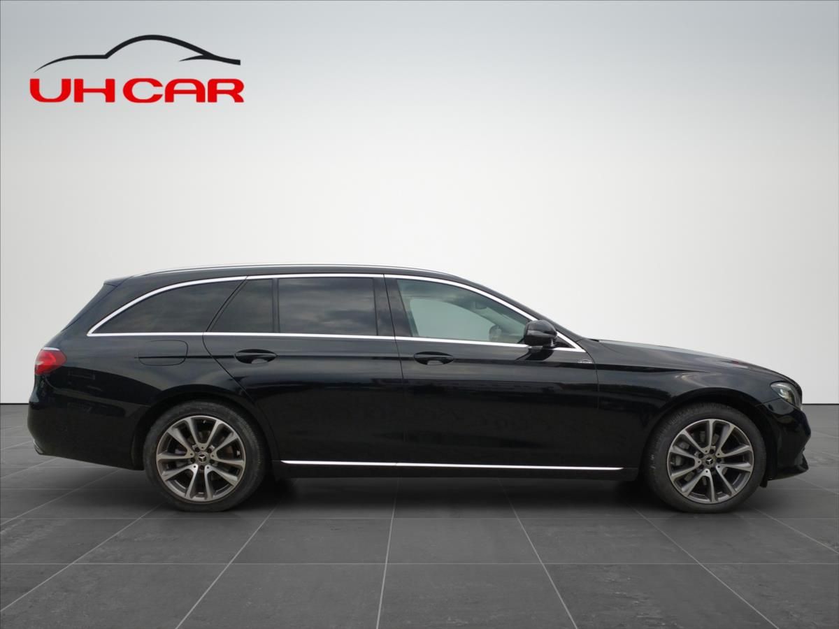 Mercedes-Benz Třídy E, 2,0 Avantgarde DPH  E220 4MATI - fotka 4