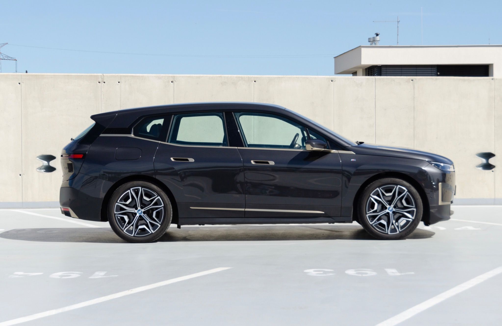 BMW iX, xDrive40, Masáž, H&K, Tažné - fotka 4