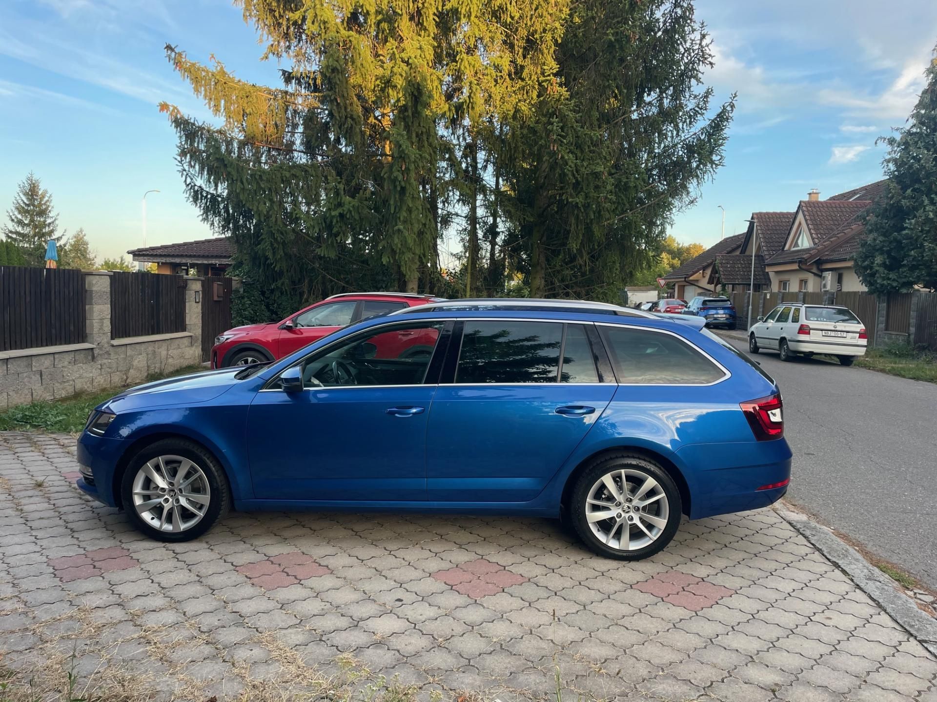 Škoda Octavia, Combi 2,0TDi,110kw,DSG,17ALU - fotka 6