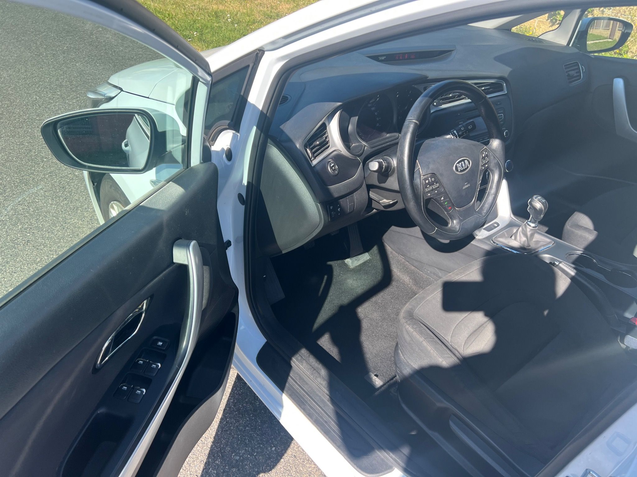 Kia Cee´d, 1,6 CRDI, klima, tempomat - fotka 6
