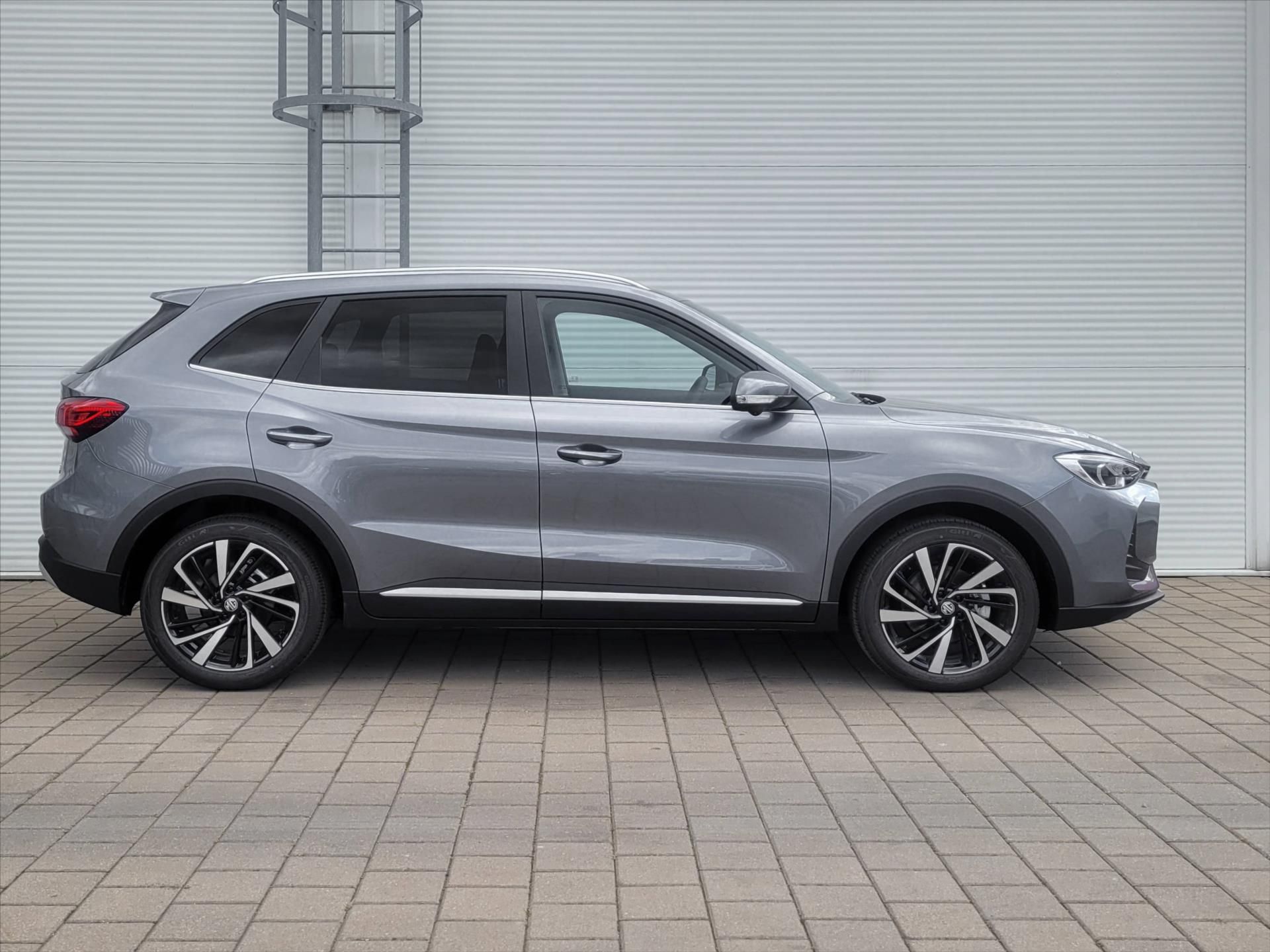 MG ZS, 1,5 HEV 102k 3AT  Exclusive - fotka 3