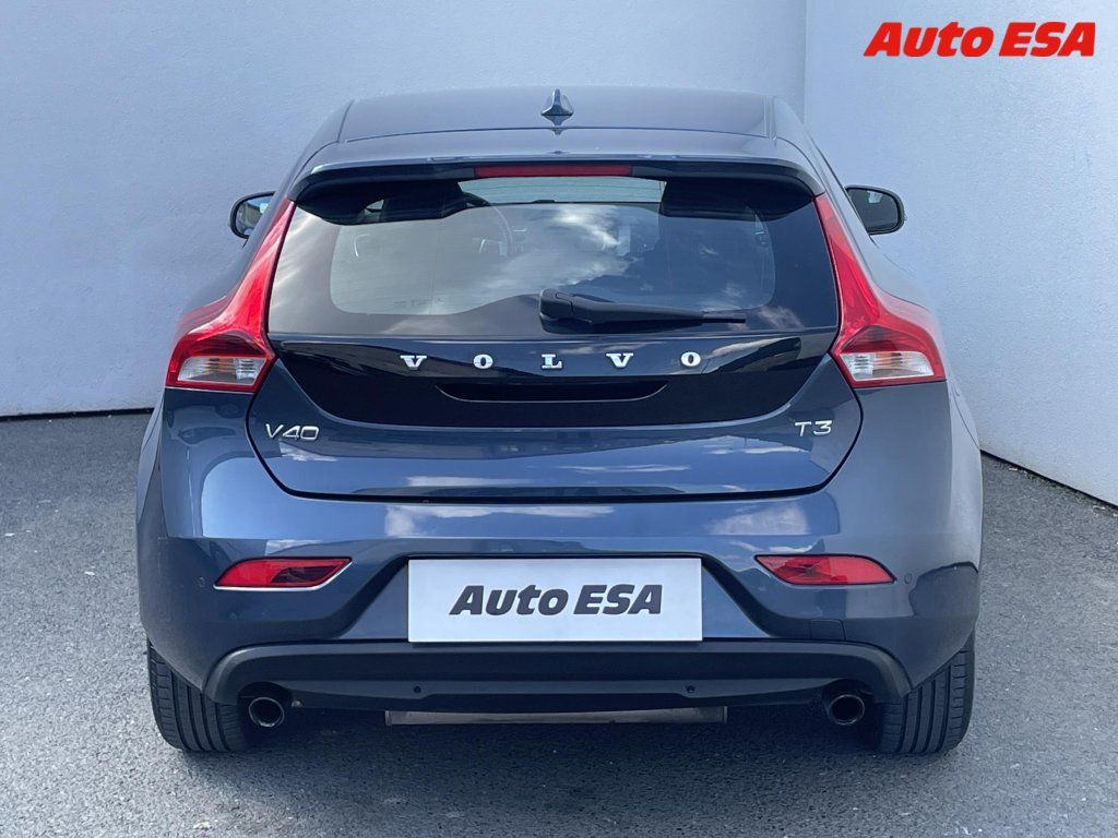 Volvo V40, 1.5 T3,ČR,Momentum,AT - fotka 5