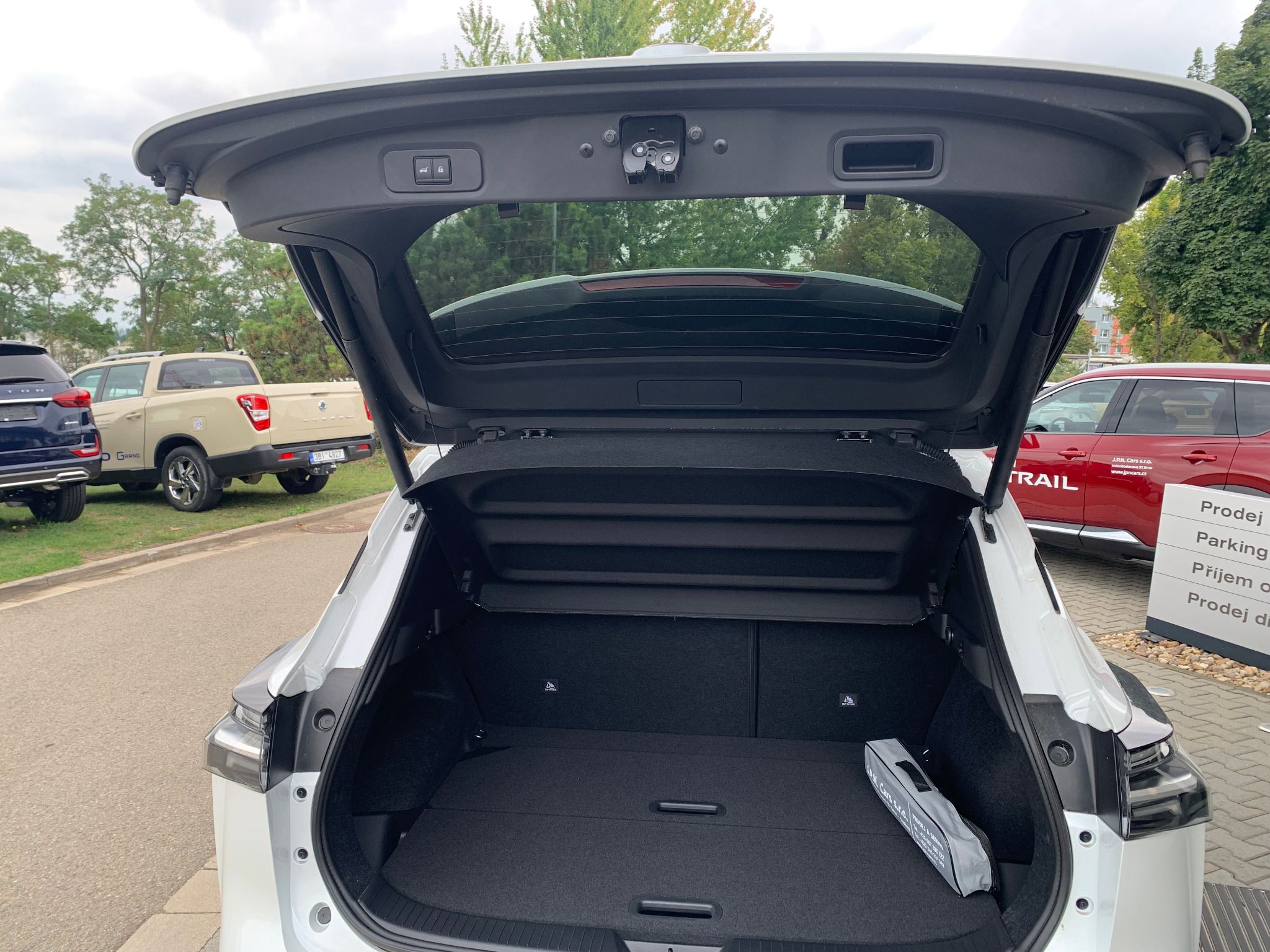 Nissan Qashqai, 1,3 DIG-T X-Tronic N-Connecta - fotka 6