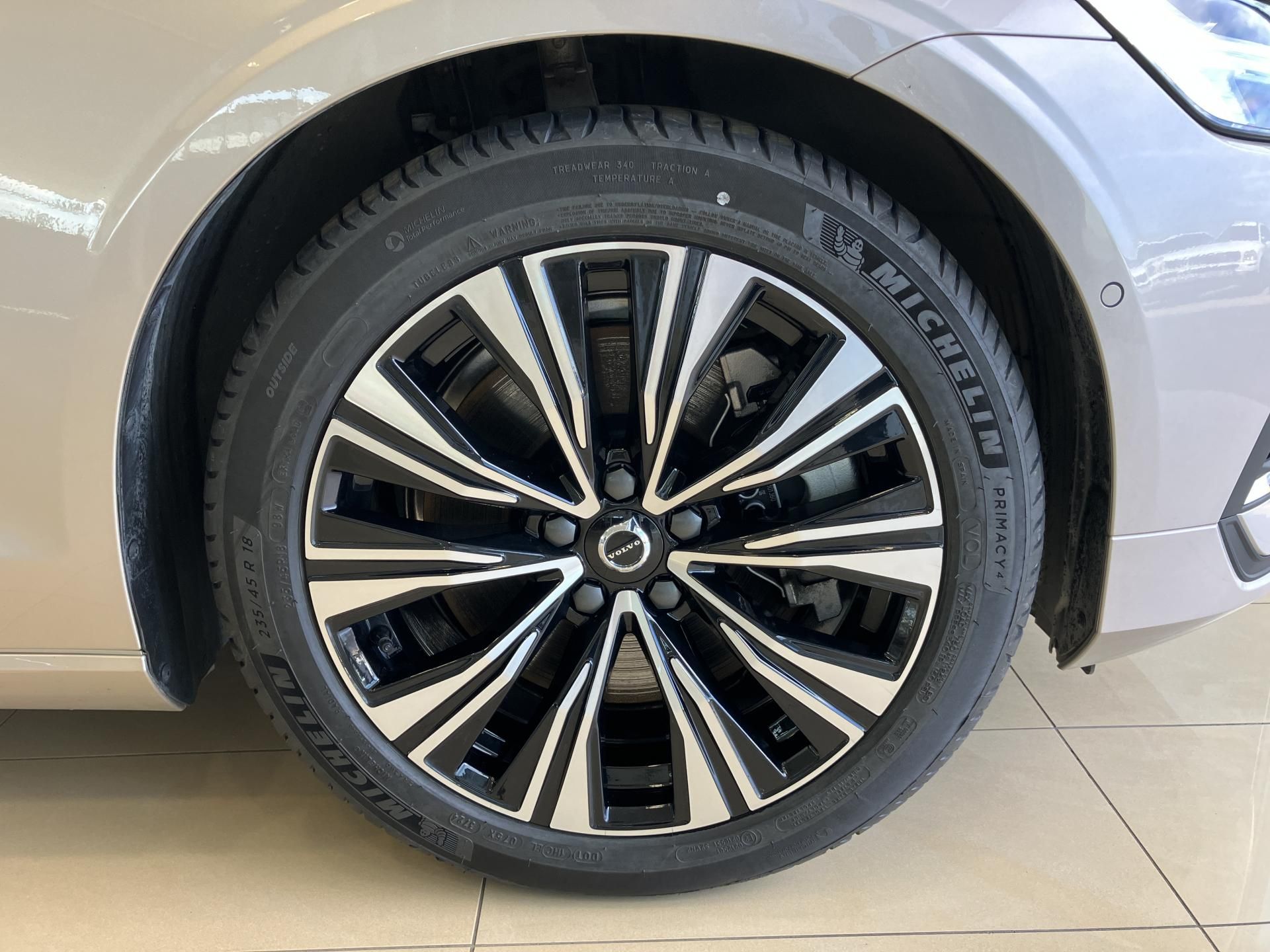 Volvo V60, T6 eAWD Recharge Plus Bright - fotka 5