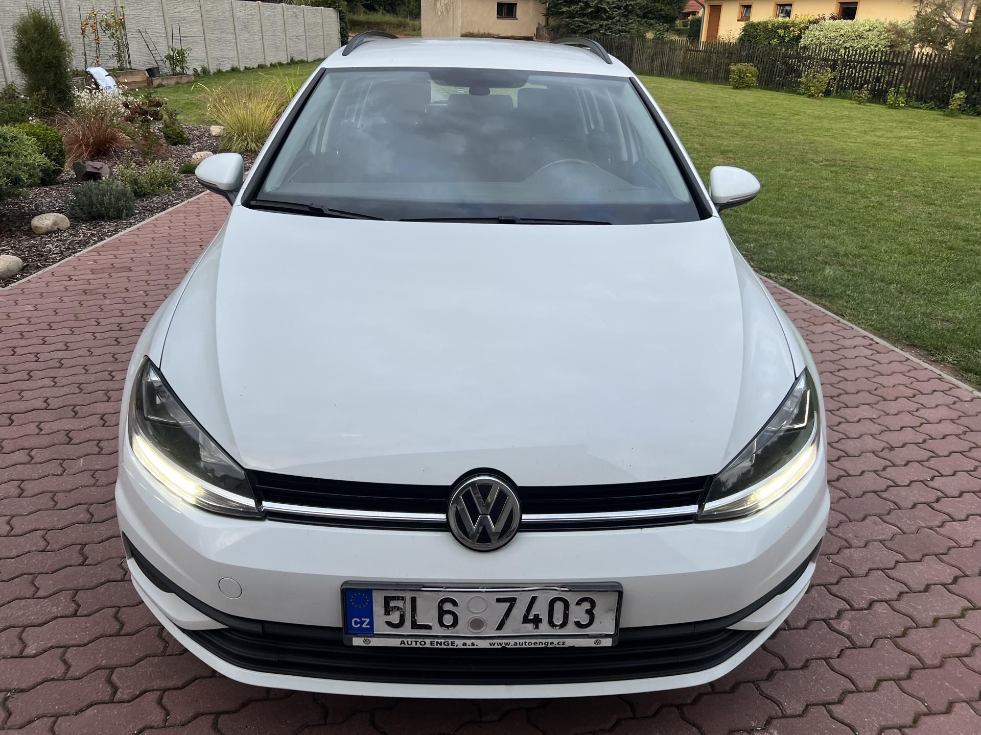 Volkswagen Golf, 1.0 TSI 85KW,1 MAJITEL,SERVIS - fotka 2