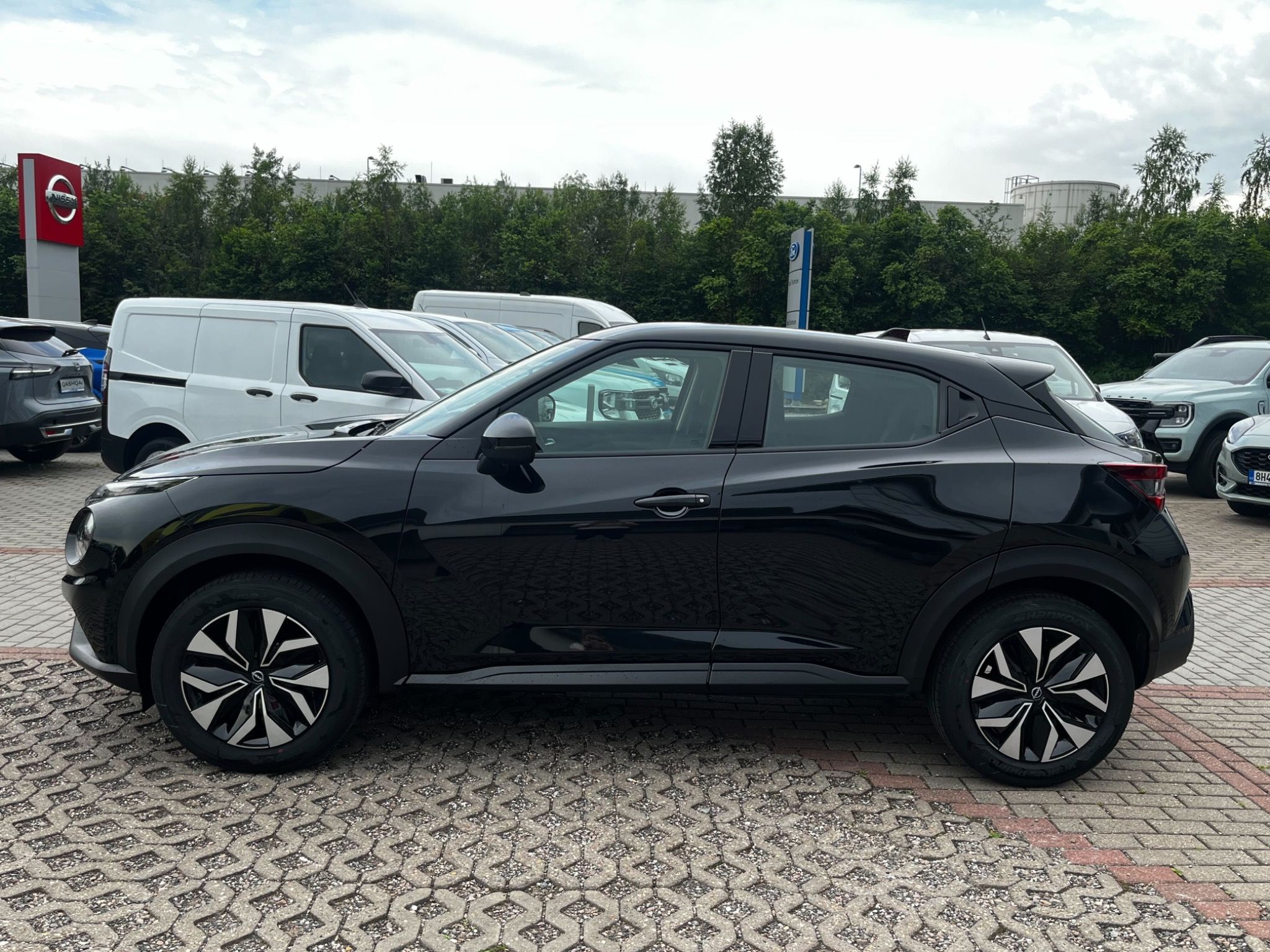 Nissan Juke, 1.0 DIG-T 84 kW 114 k Acenta - fotka 2