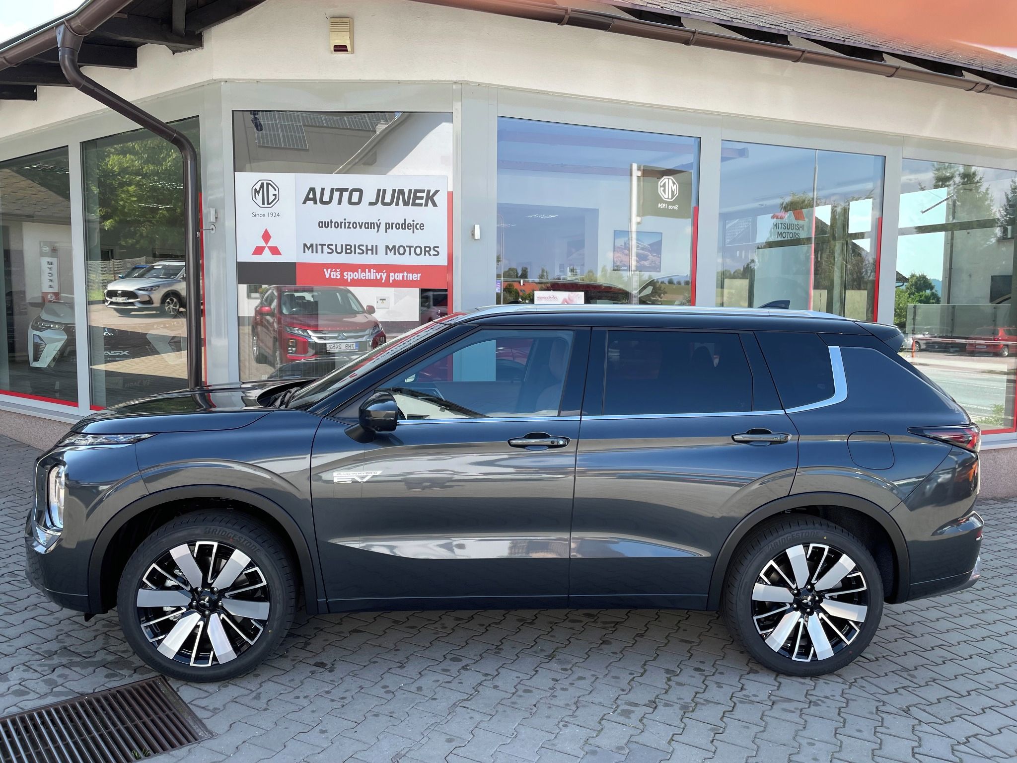 Mitsubishi Outlander, 2.4 PHEV INSTYLE PREMIUM - fotka 2