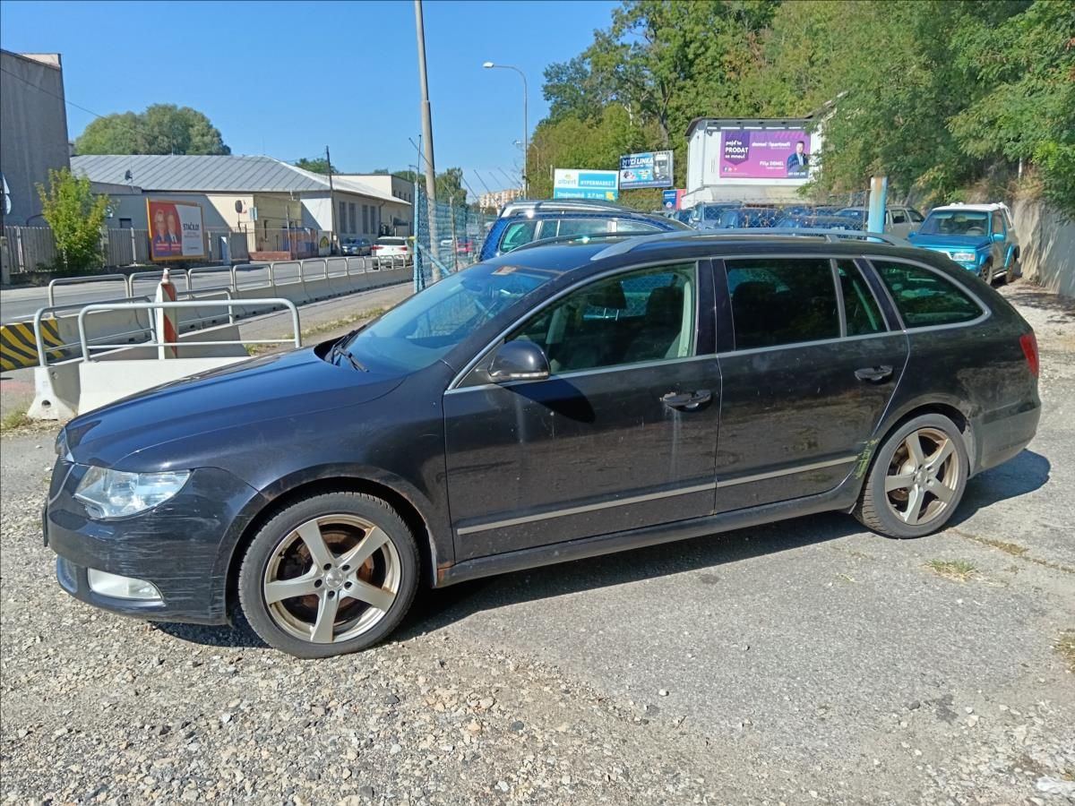 Škoda Superb, 2,0 TDi Elegance - fotka 5
