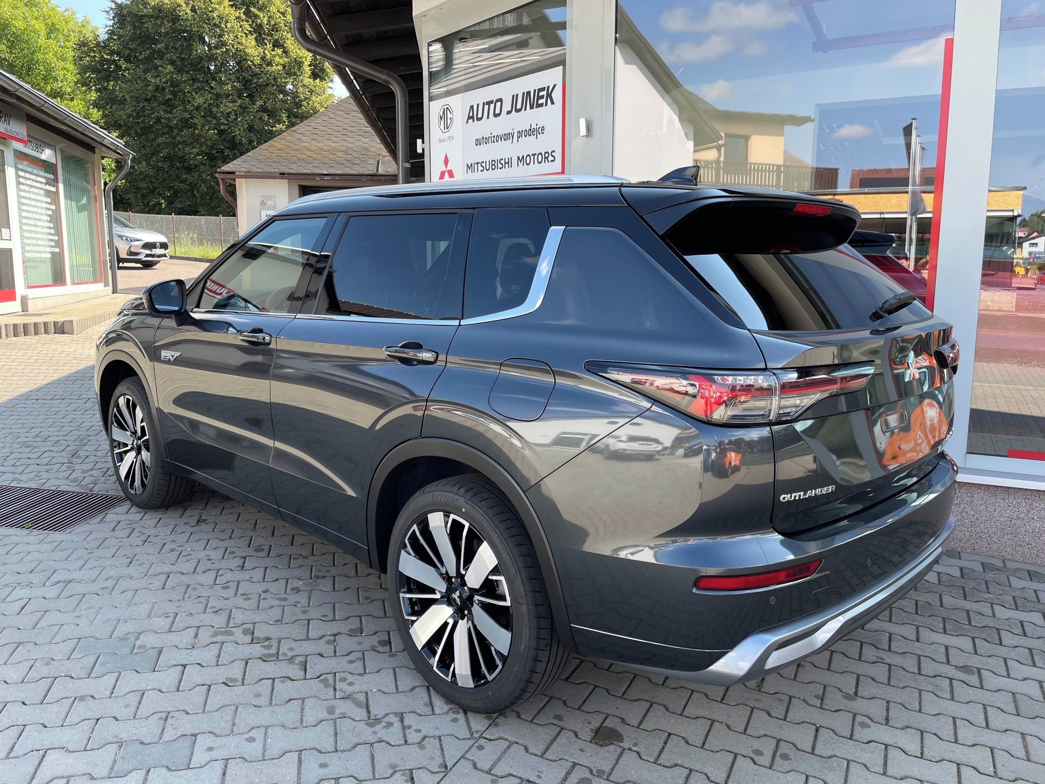 Mitsubishi Outlander, 2.4 PHEV INSTYLE PREMIUM - fotka 3