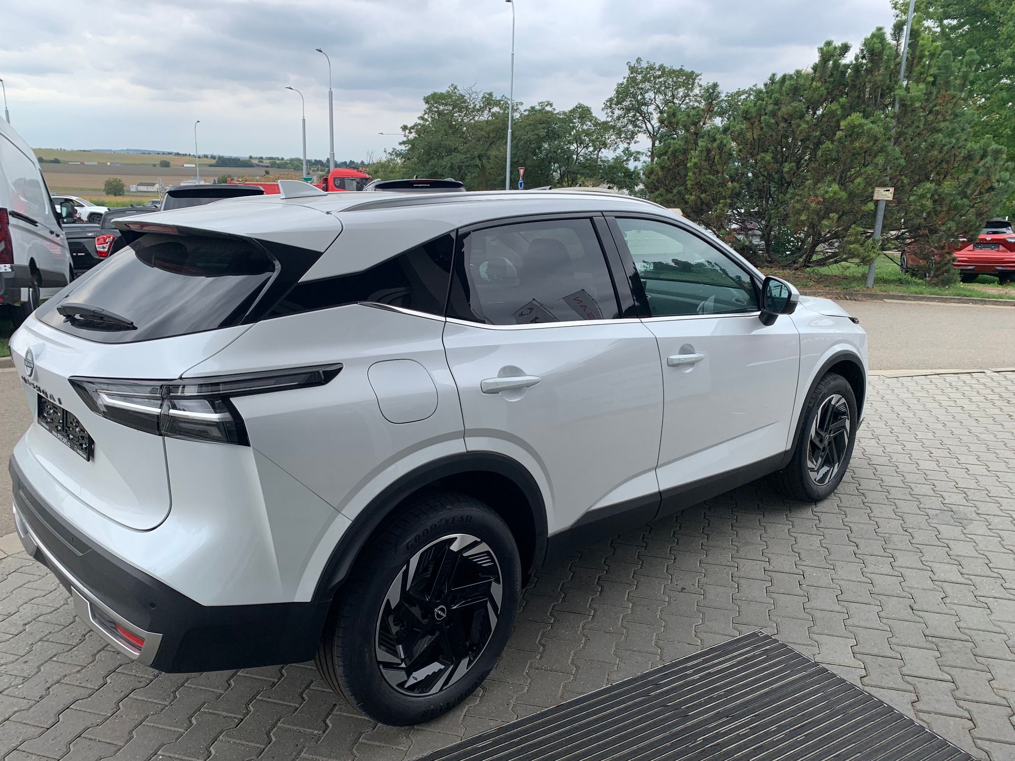 Nissan Qashqai, 1,3 DIG-T X-Tronic N-Connecta - fotka 4