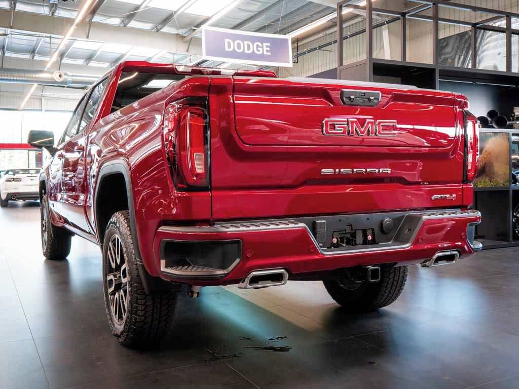 GMC Sierra, 6.2 V8 AT4 2" tovární lift - fotka 3