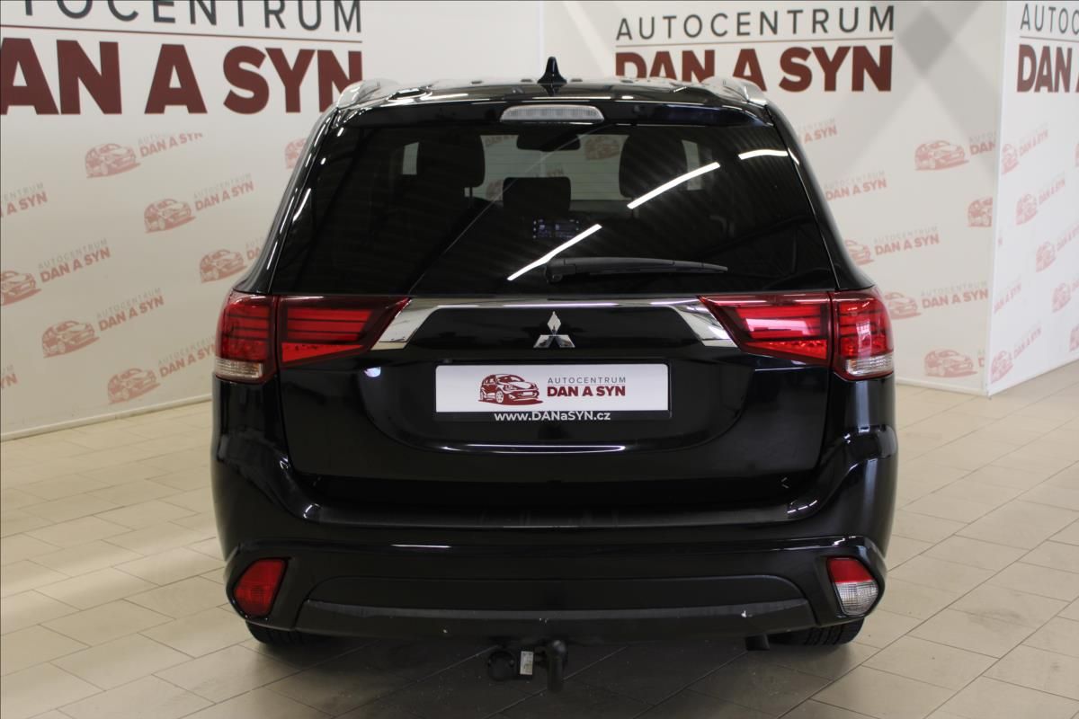 Mitsubishi Outlander, 2,0 i Plus 4x4 PHEV Hybrid - fotka 5