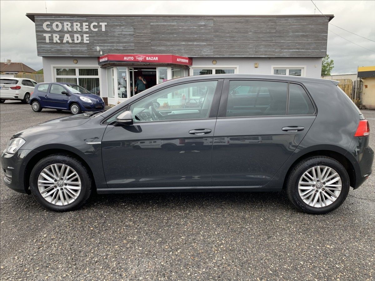 Volkswagen Golf, 1,2 TSI CUP-MÁLO KM-CEBIA - fotka 2