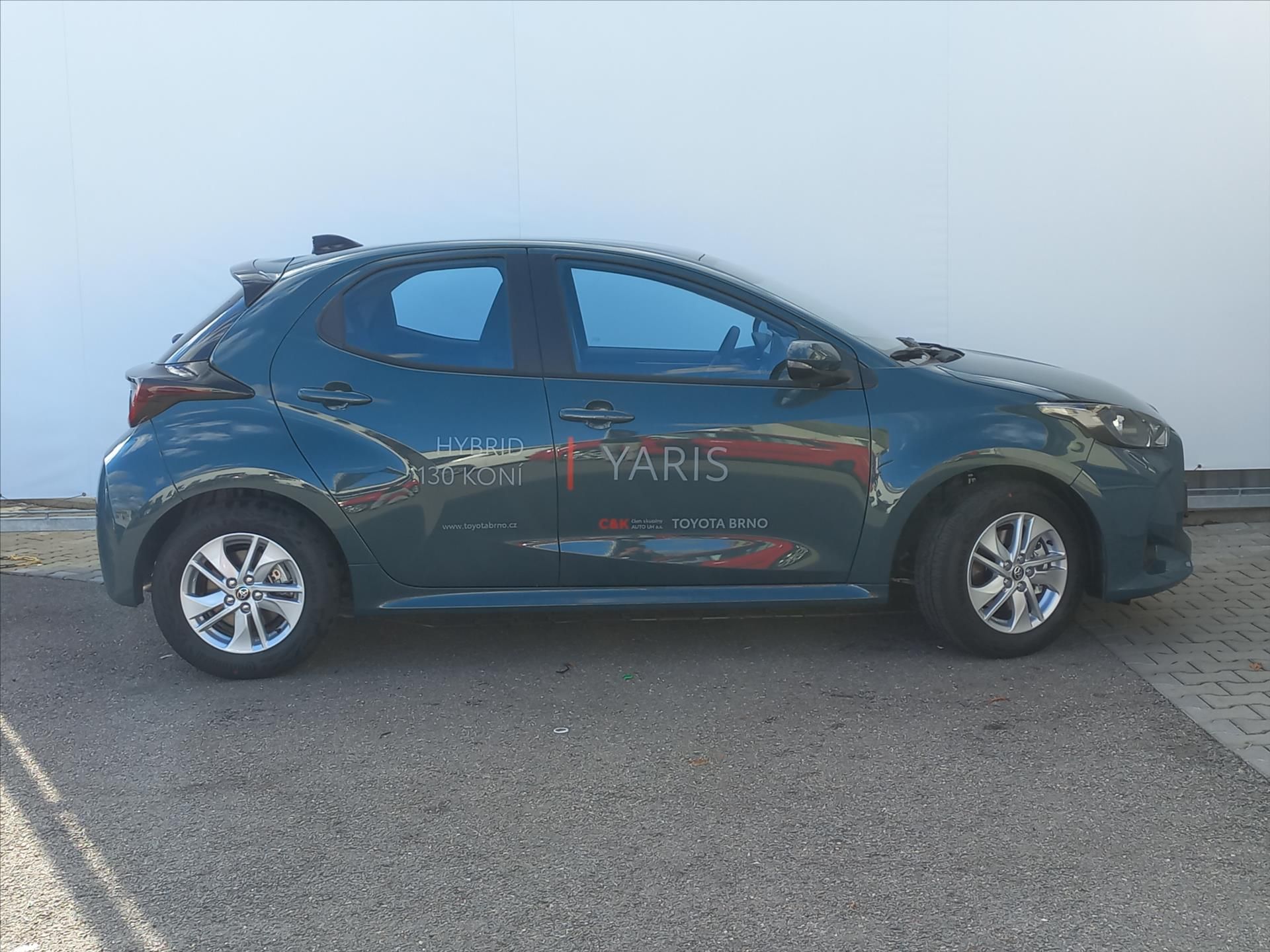 Toyota Yaris, 1,5 Hybrid e-CVT 116k  Comfort - fotka 2