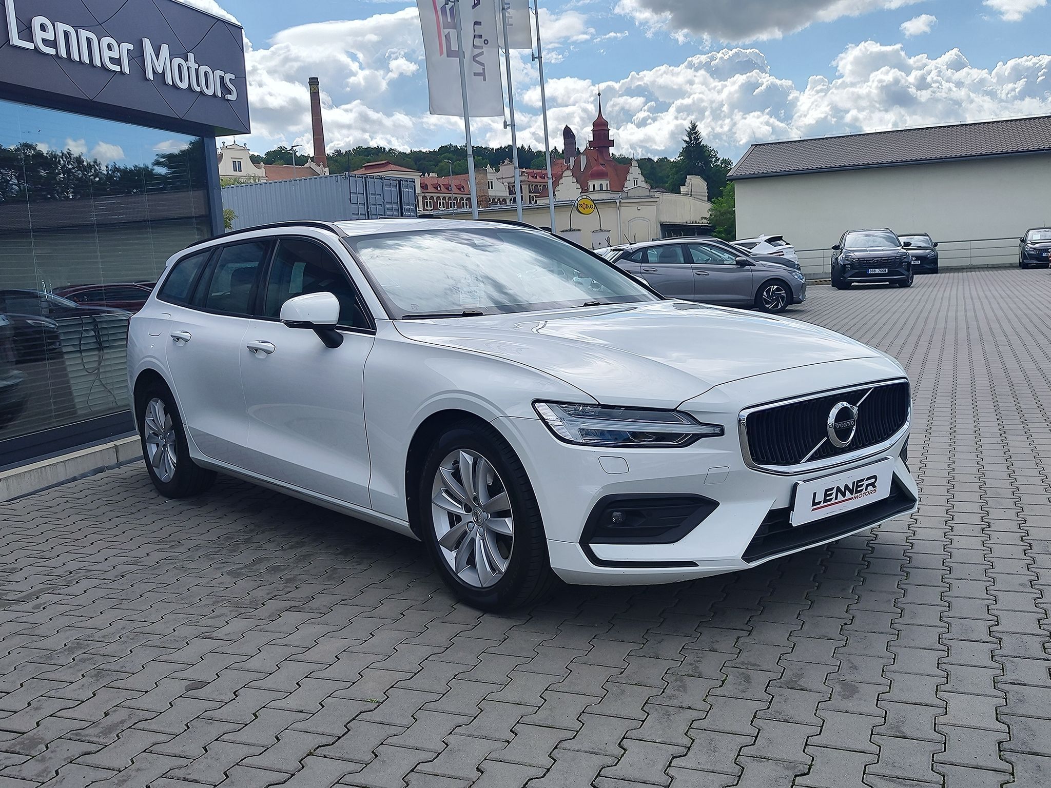 Volvo V60, B3 2.0/120kW Momentum Aut. - fotka 3