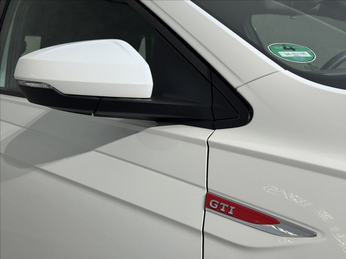 Volkswagen Polo, 2,0 TSi  DSG 152kW GTI Virtual - fotka 5