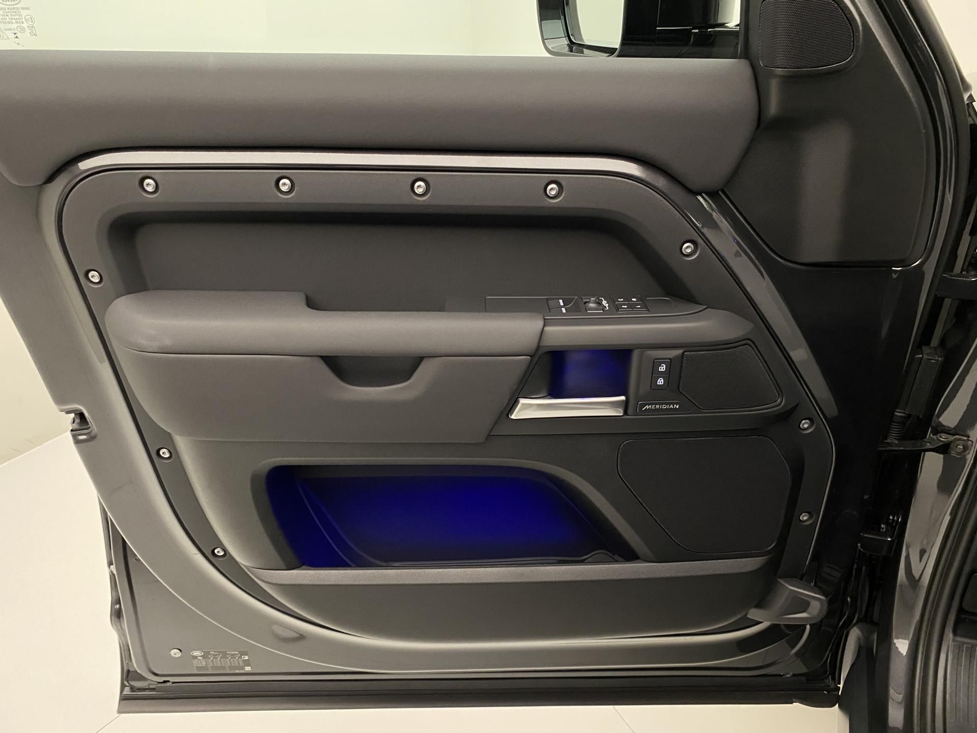 Land Rover Defender, 110 HARD TOP D250 X-DYNAMIC SE - fotka 6