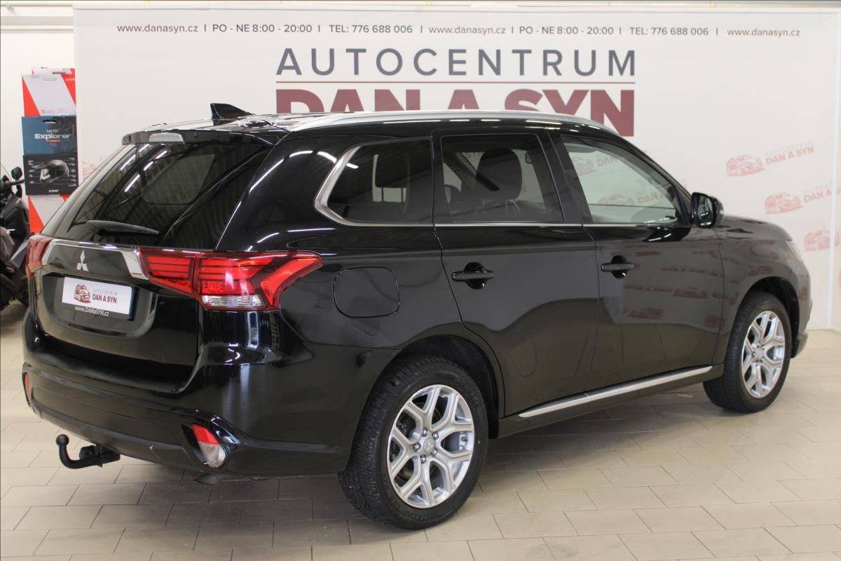 Mitsubishi Outlander, 2,0 i Plus 4x4 PHEV Hybrid - fotka 4