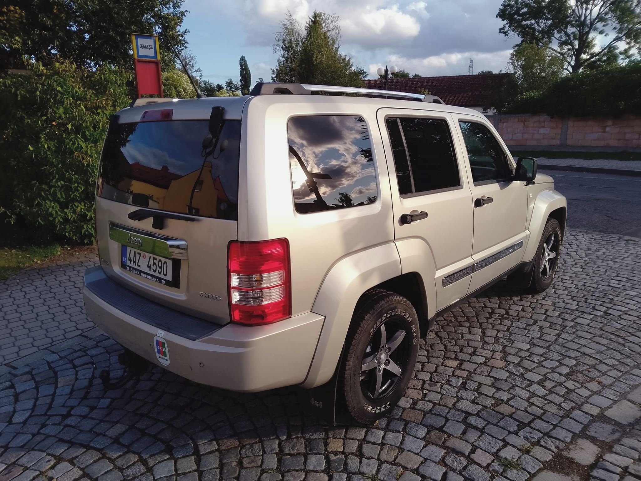 Jeep Cherokee, KK 2,8CRD130kw,LIMITED,4X4,ČR - fotka 4