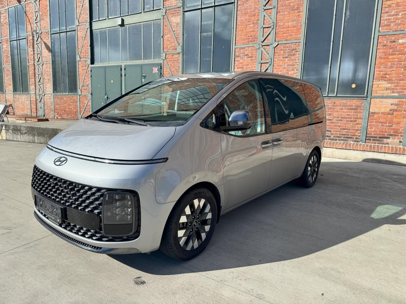 Hyundai Staria, 2,2 LUXURY AT 4x2 DARK PANO - fotka 3