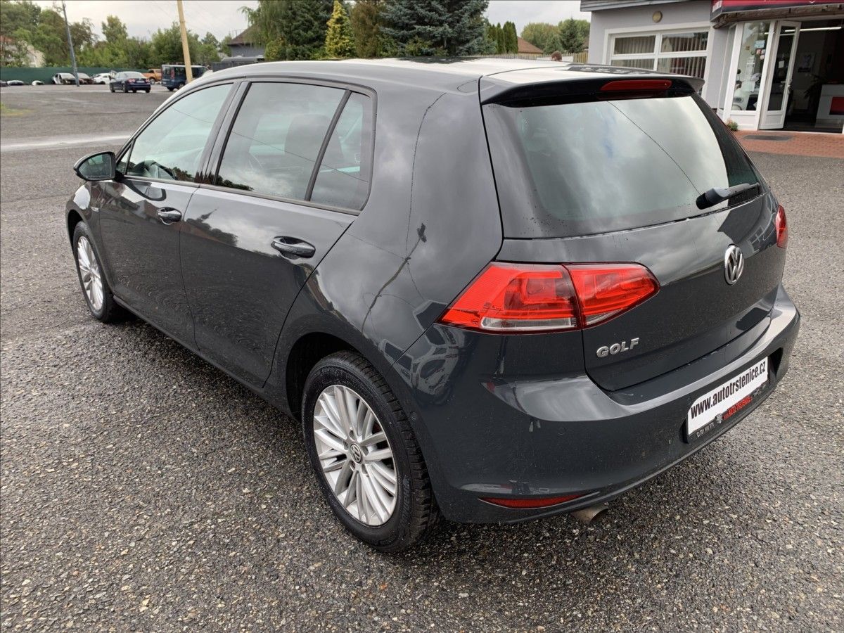 Volkswagen Golf, 1,2 TSI CUP-MÁLO KM-CEBIA - fotka 3