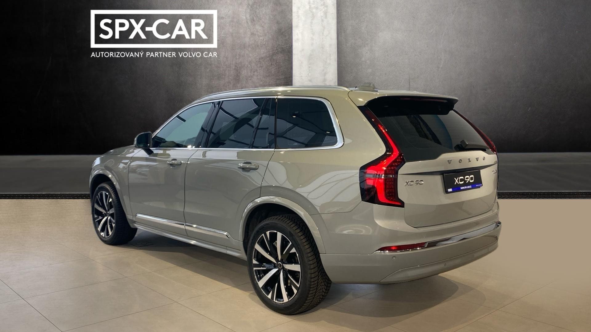 Volvo XC90, CORE, B5 AWD, 184+10 kW / 250+ - fotka 4