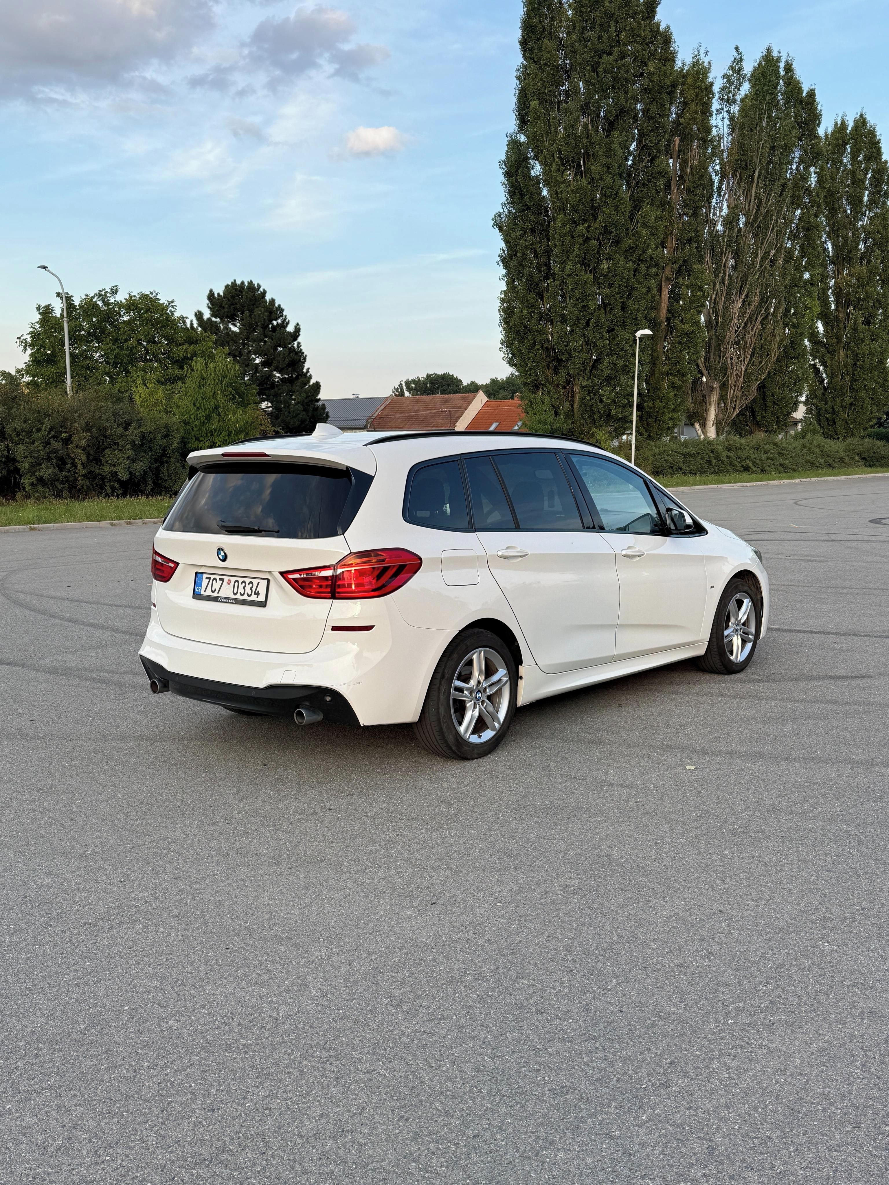 BMW Řada 2, BMW 220d xDrive M Sport - fotka 5