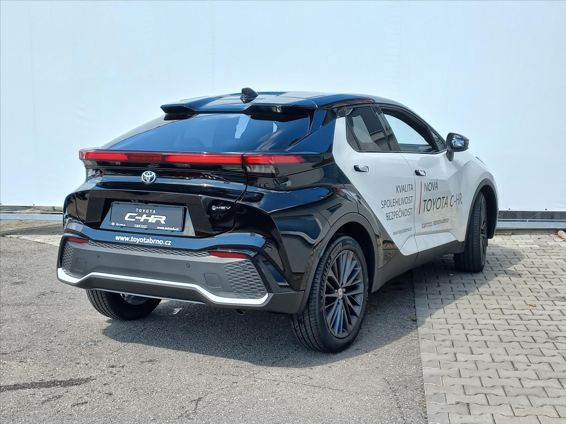 Toyota C-HR, 2,0 Hybrid e-CVT 198k  Tokio E - fotka 3