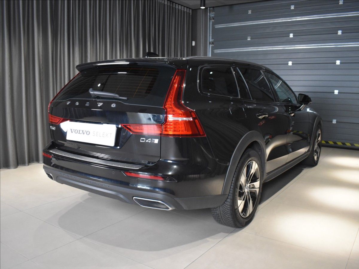 Volvo V60, 2,0 CC D4 AWD Polestar,BLIS - fotka 4