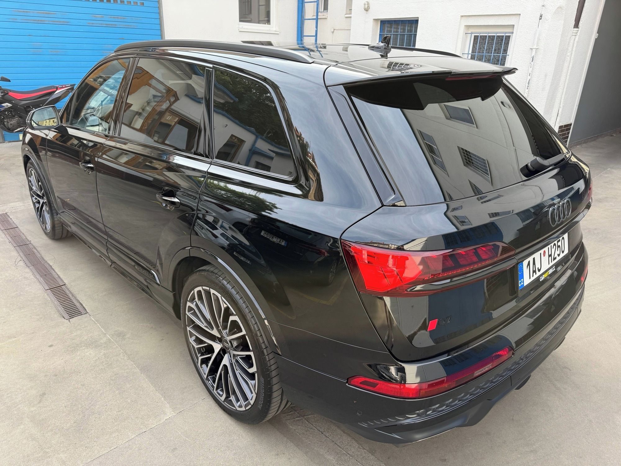 Audi Q7, S-line 3.0 TDI 210 kW 7míst - fotka 5