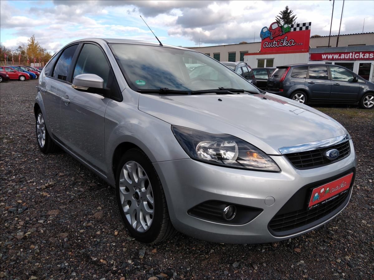 Ford Focus, 1,6   i 1.MAJ*Klima*Tažné* - fotka 3