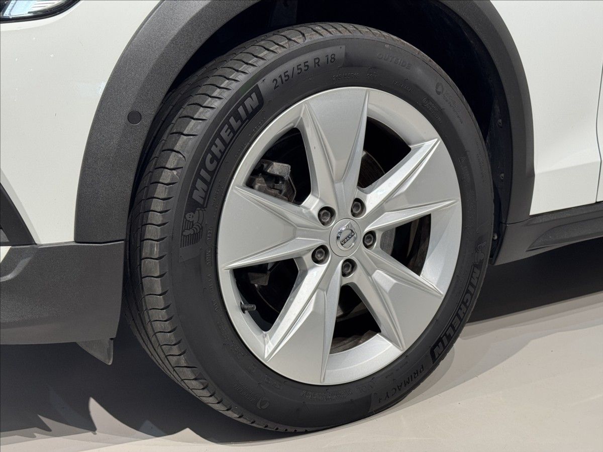 Volvo V60, 2,0 B4 AWD  Cross Country LED - fotka 4