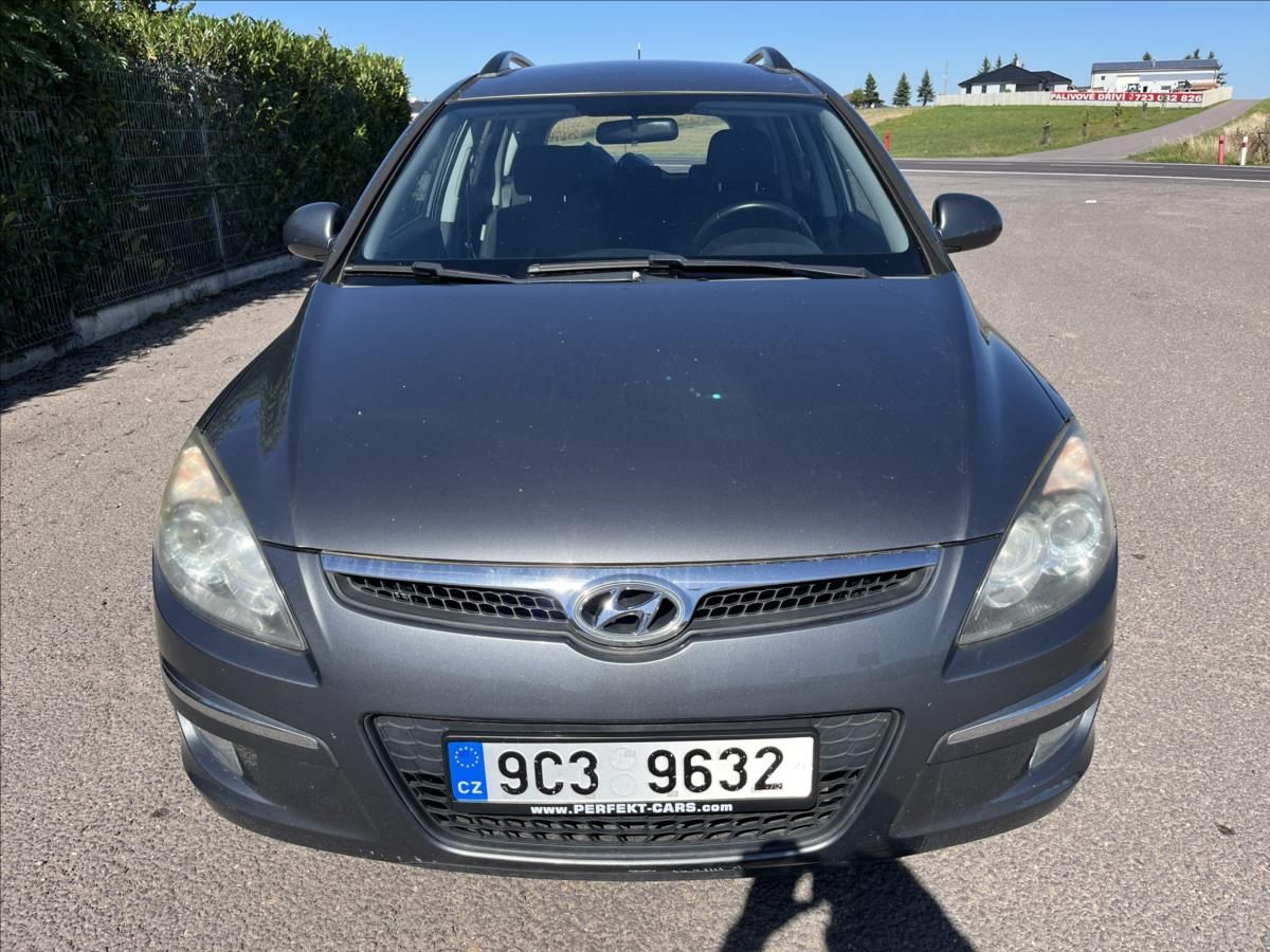 Hyundai i30, 1,4 i CW KLIMA SERVIS 2 x KOLA - fotka 2