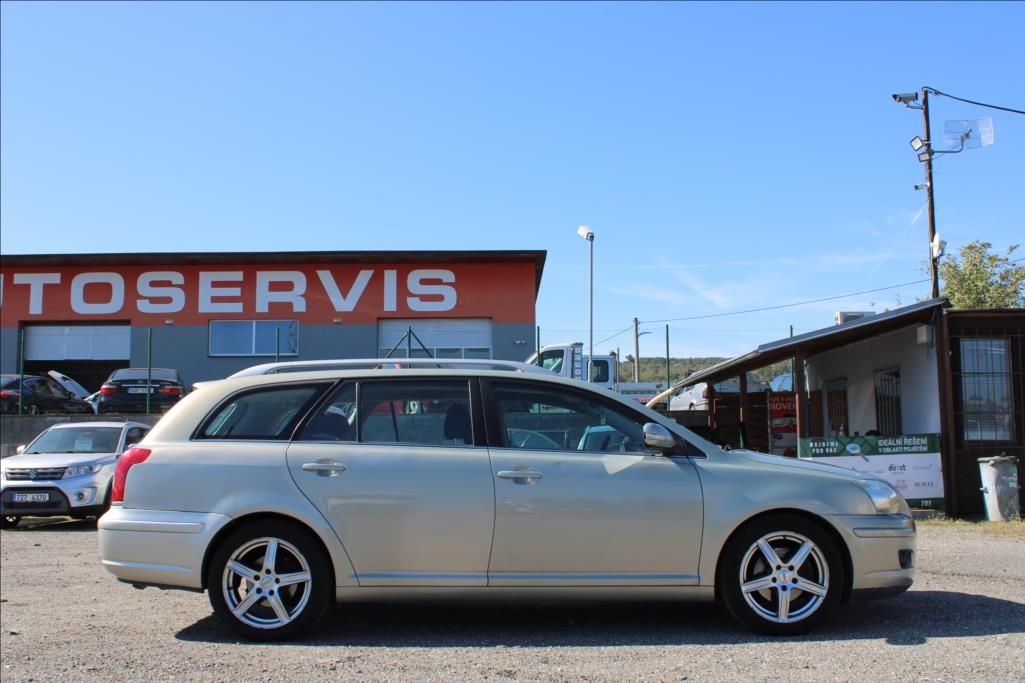 Toyota Avensis, 2,2 D4-D  DIG.KLIMA, STK 4/27 - fotka 4