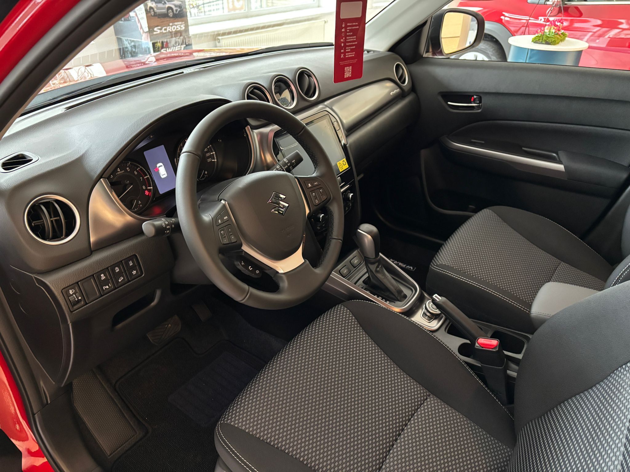 Suzuki Vitara, 1,4 Premium AllGrip AT Hybrid - fotka 3