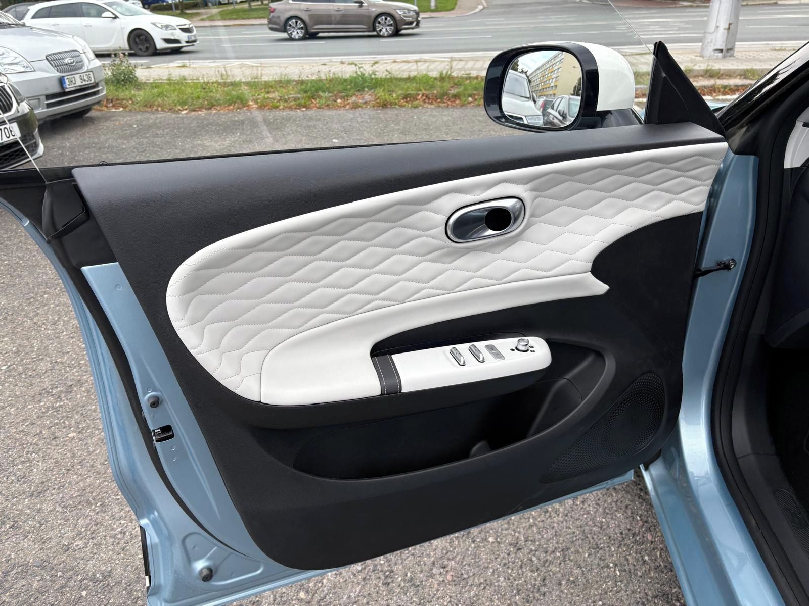 Dongfeng Box, E1 31,4 kWh Falling Rain Blue - fotka 5