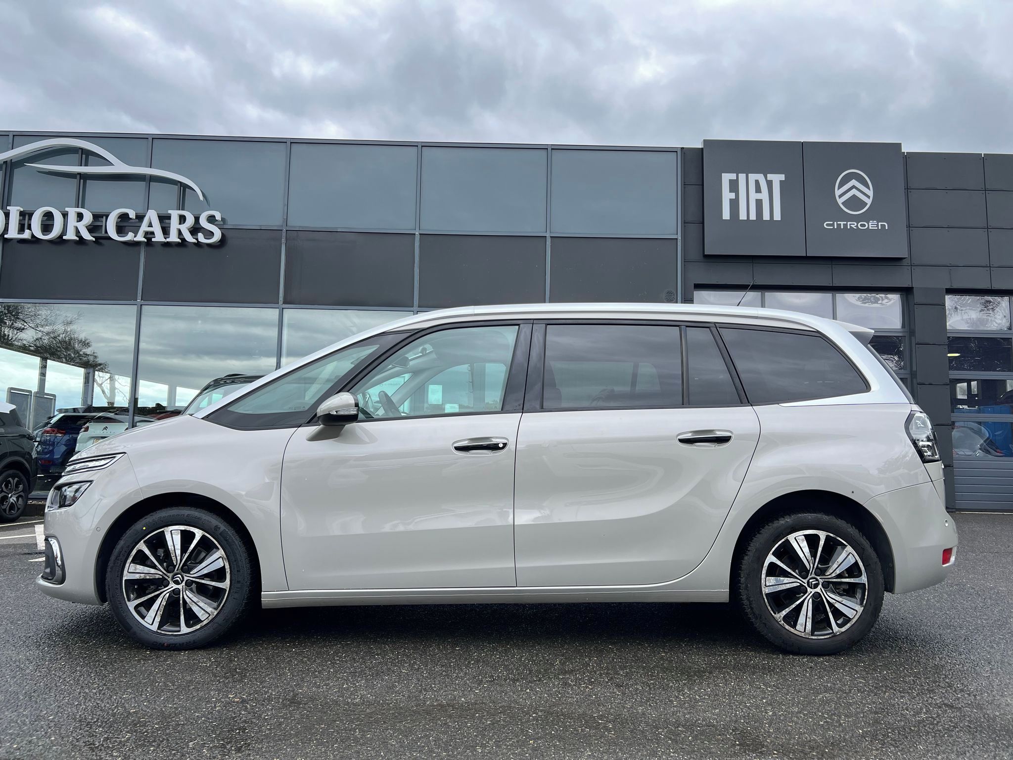 Citroën Grand C4 Picasso, 1.2 130k 7MÍST ZÁRUKA SERVIS - fotka 4