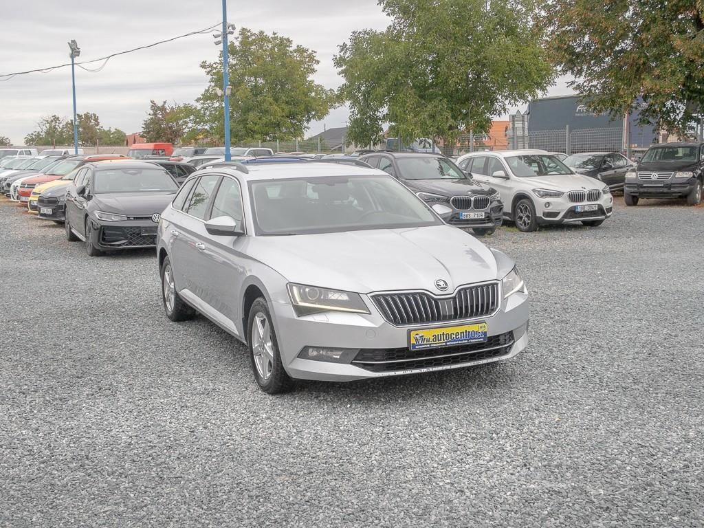 Škoda Superb, ČR 2.0TDI 110KW DSG – NAVI - fotka 3