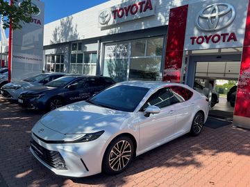 2.5L Hybrid 230 koní, bílá
